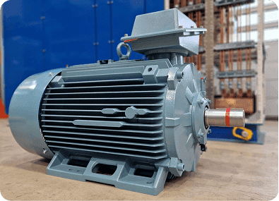Industriële elektromotor in een technische installatie